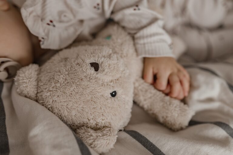 Natürliche Klänge und ihre Wirkung auf den Schlaf von Babys